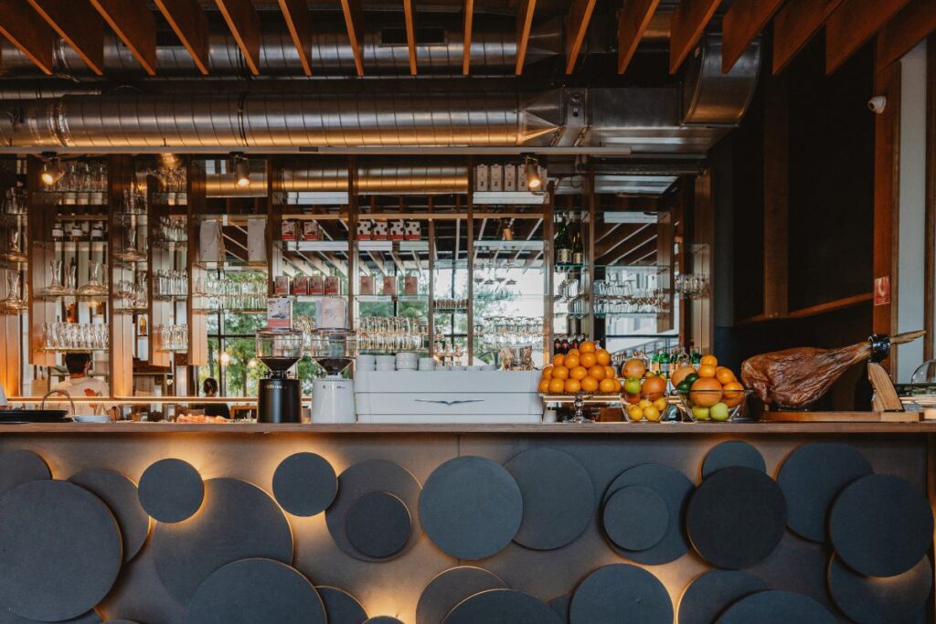 Tapas a vínny bar Zrzky v Bratislave KKolektiv
